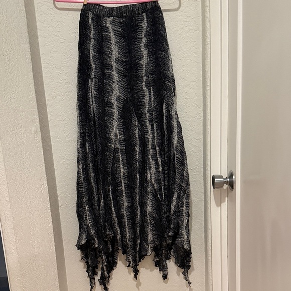 Vintage Black and White Skirt - Picture 5 of 5